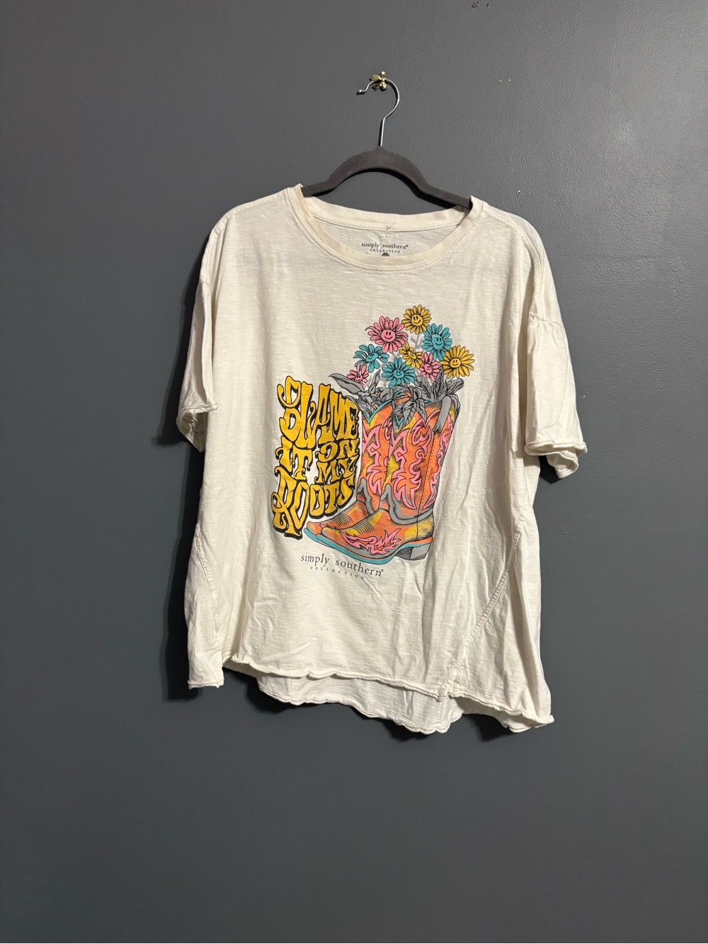 Simply southern western floral and boot graphic tee size XL/XXL